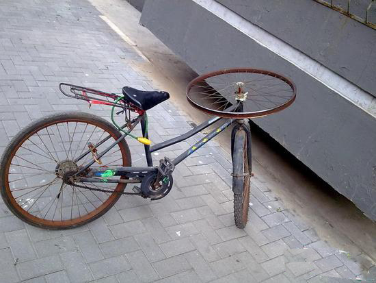 废件组装的自行车